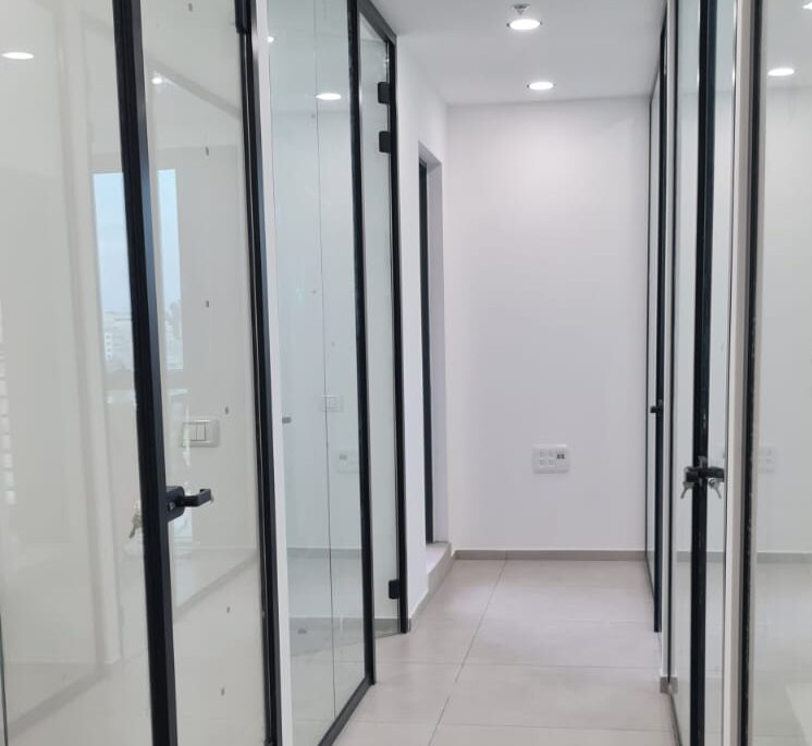 מחיצה למשרד