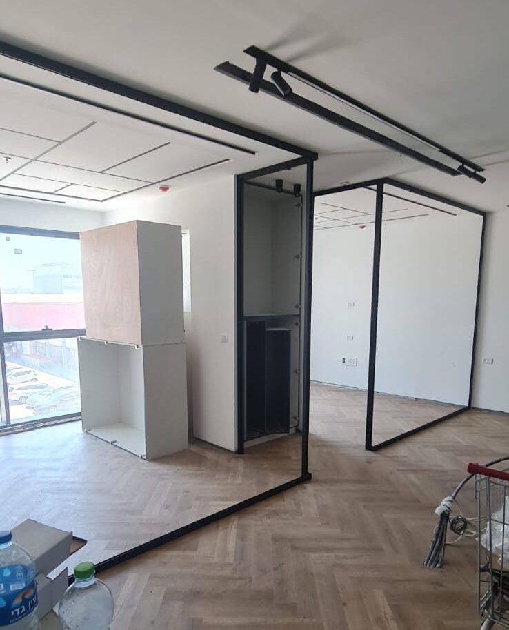 עבודת זכוכית – שילוב מושלם בין עיצוב, פונקציונליות ואיכות