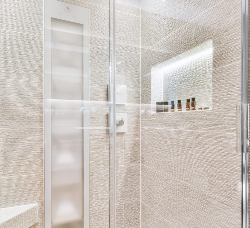 דלת זכוכית לאמבטיה