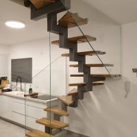 מדרגות זכוכית